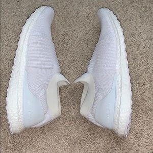 Adidas ultraboost ( laceless)